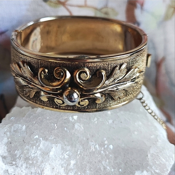 Glass Amethyst Vintage Floral Leaf Pattern Embossed Hinged Bangle Bracelet Wear - Picture 14 of 15